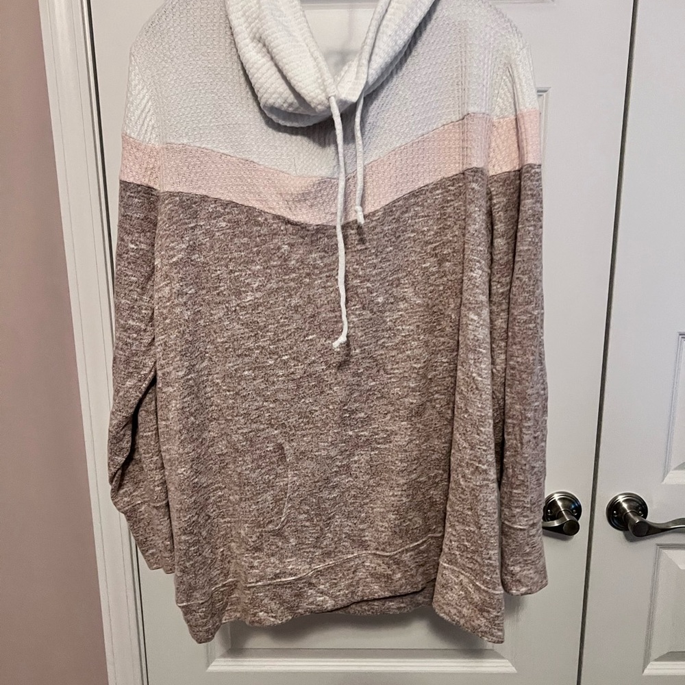 Maurice’s pink and white sweatshirt